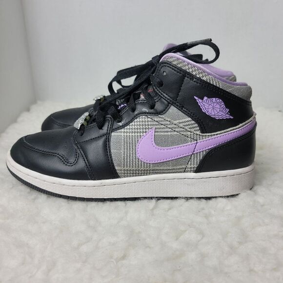 Nike Air Jordan 1 Mid SE Lilac Plaid GS Size 6.5Y (8W) DC7226-015 - Picture 2 of 9